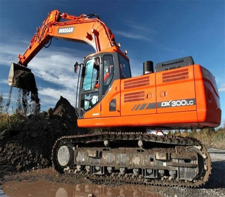 사용 된 고성능 중고용 Doosan DX300LC 수압 크롤러 발굴기